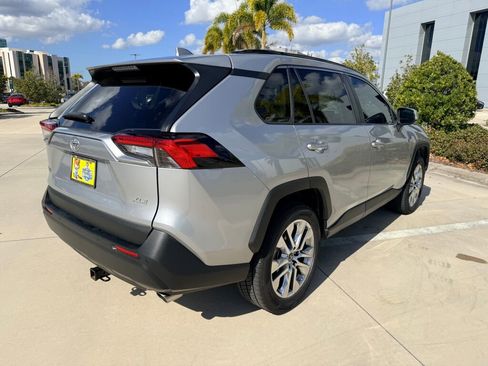 Used 2019 Toyota RAV4 XLE Premium image 3