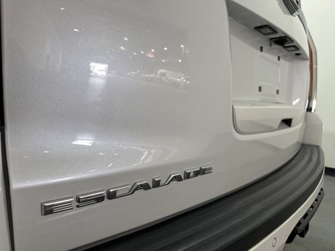 Used 2016 Cadillac Escalade Premium RWD image 8