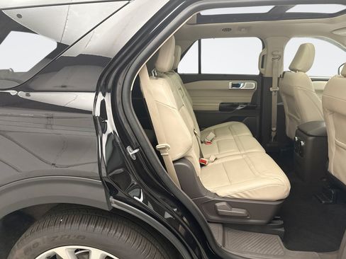 Used 2024 Ford Explorer Platinum w/ Technology Package AWD/4WD image 21