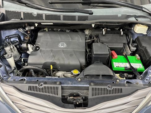 Used 2015 Toyota Sienna XLE w/ XLE Navigation Package AWD/4WD image 29