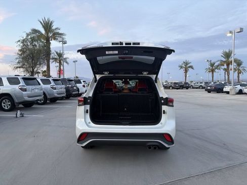 Used 2021 Toyota Highlander XSE FWD image 31