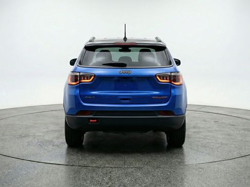Used 2025 Jeep Compass Trailhawk AWD/4WD image 7