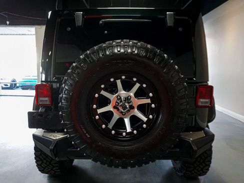 Used 2012 Jeep Wrangler Unlimited Sahara w/ Connectivity Group image 18