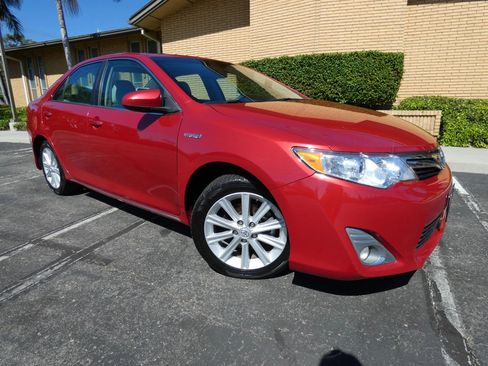 Used 2013 Toyota Camry XLE w/ Convenience Pkg image 5
