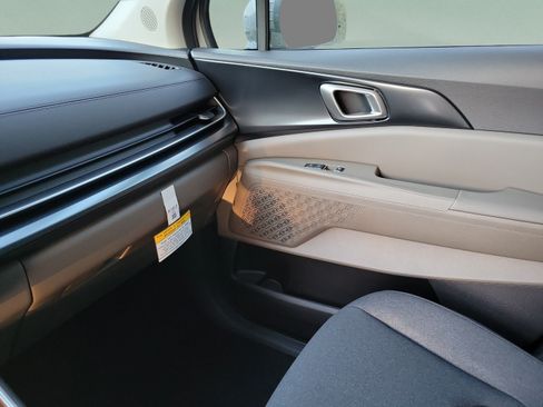 New 2027 Kia Carnival LX FWD image 20