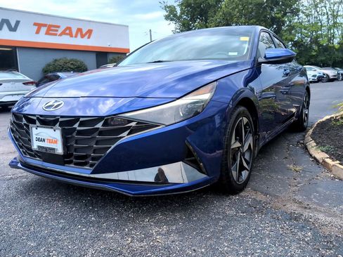 Used 2023 Hyundai Elantra Limited w/ Winter Weather Package image 3