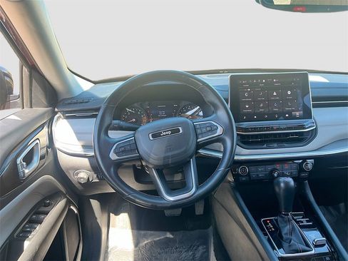 Used 2022 Jeep Compass Limited image 21