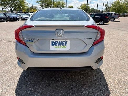 Used 2016 Honda Civic Touring image 4
