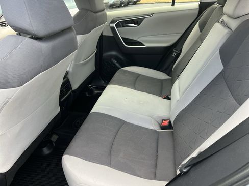Used 2021 Toyota RAV4 XLE w/ Convenience Package image 32