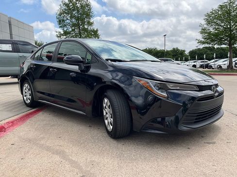 Used 2025 Toyota Corolla LE image 4