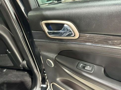 Used 2017 Jeep Grand Cherokee Overland image 32
