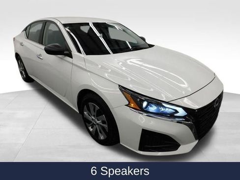 Used 2024 Nissan Altima 2.5 S image 2