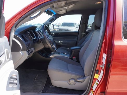 Used 2014 Toyota Tacoma PreRunner w/ SR5 Package image 7