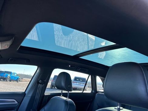 Used 2020 Volkswagen Atlas Cross Sport SEL image 31