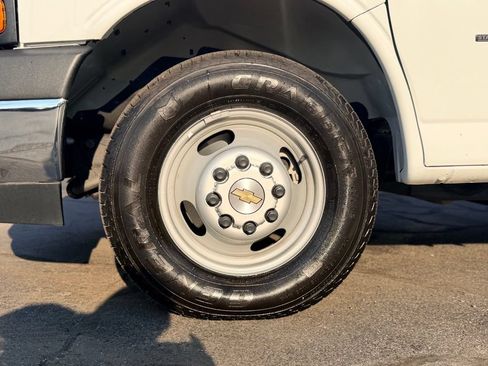 Used 2022 Chevrolet Express 3500 w/ Power Convenience Package RWD image 22