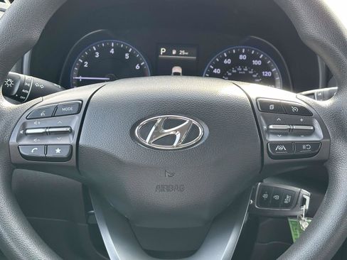 Used 2022 Hyundai Kona SE image 8