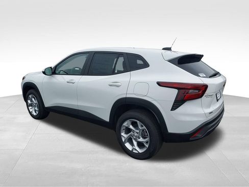 New 2026 Chevrolet Trax LS w/ LS Convenience Package FWD image 3