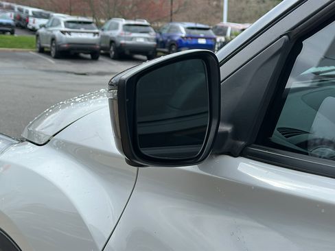 Used 2018 Nissan Kicks SR w/ Premium Package image 12