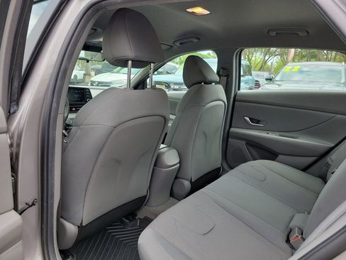 Certified 2021 Hyundai Elantra SE image 11