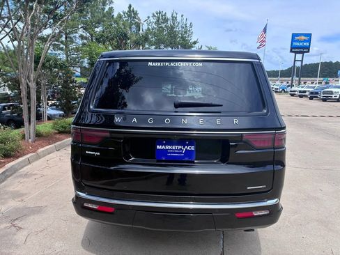 Used 2024 Jeep Wagoneer L Series II RWD image 8