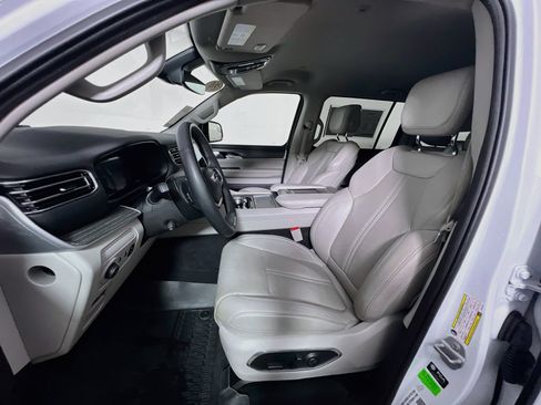 Used 2024 Jeep Wagoneer Series II w/ Flexible Seating Group RWD image 14