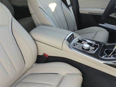 New 2026 BMW X7 M60i image 11
