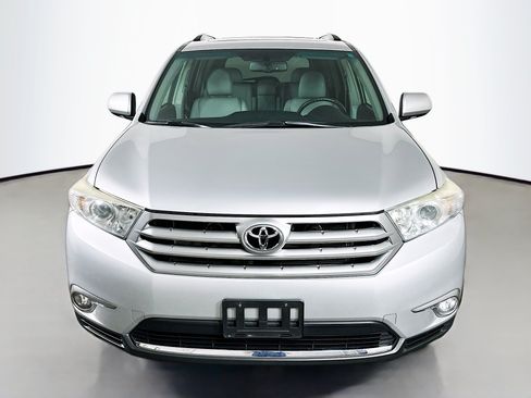 Used 2011 Toyota Highlander Limited w/ Tow Pkg AWD/4WD image 2