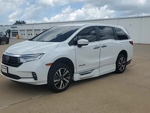 Used 2023 Honda Odyssey Touring image 5