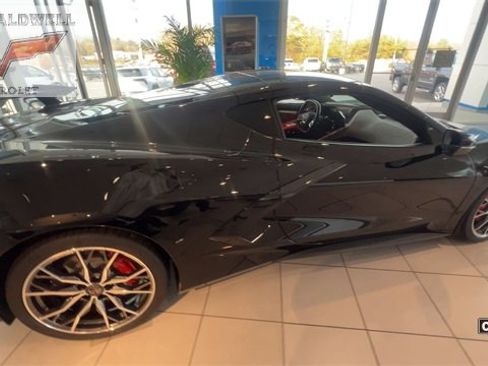 Used 2024 Chevrolet Corvette Stingray Premium Cpe w/ Z51 Performance Package image 9