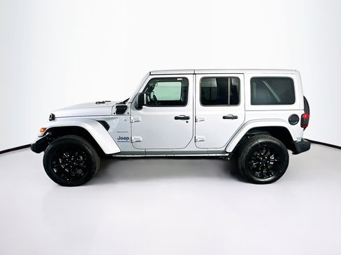 Used 2024 Jeep Wrangler Unlimited Sahara AWD/4WD image 4