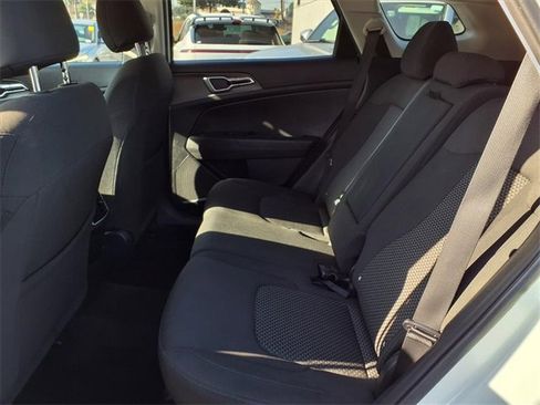 Used 2024 Kia Sportage LX image 9