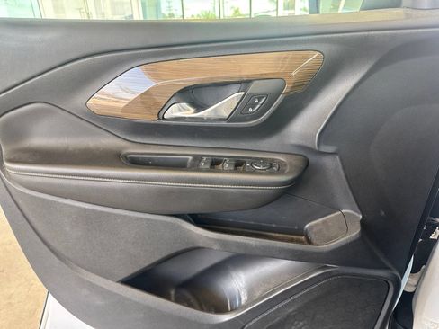 Used 2020 GMC Terrain SLE w/ Elevation Edition FWD image 9