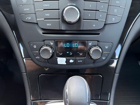 Used 2012 Buick Regal Leather FWD image 17