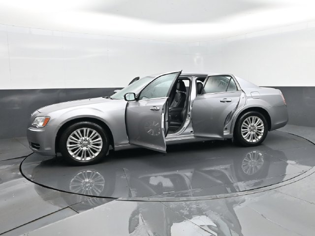 Used 2014 Chrysler 300 AWD image 28