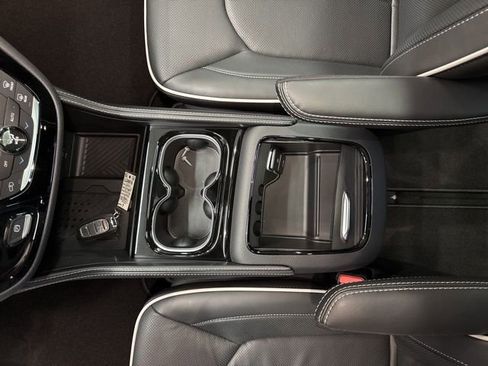 New 2026 Chrysler Pacifica Limited w/ S Appearance Package FWD image 30