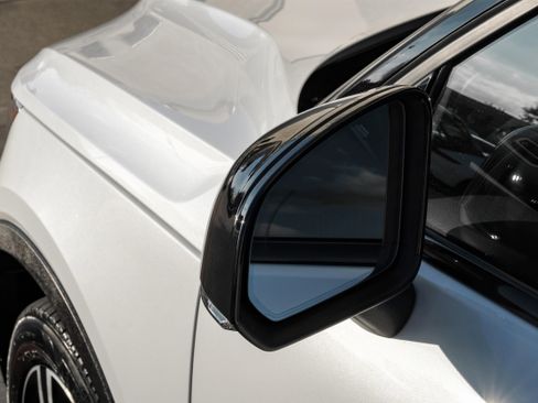 Used 2021 Volvo XC40 T4 R-Design image 44