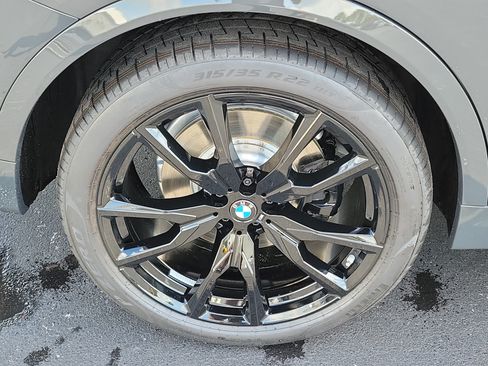 New 2027 BMW X7 xDrive40i w/ Executive Package AWD/4WD image 5