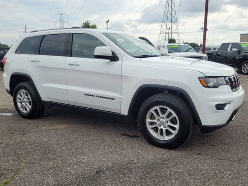 Used 2018 Jeep Grand Cherokee Laredo AWD/4WD image 10