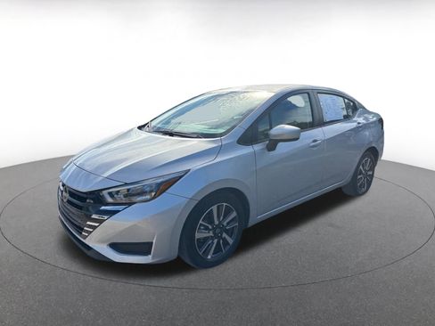 Used 2025 Nissan Versa SV image 4