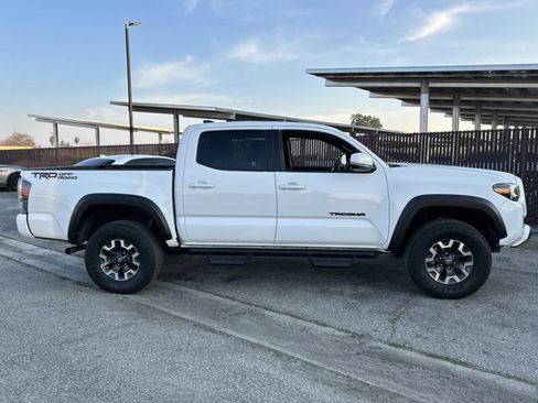 Used 2023 Toyota Tacoma TRD Off-Road image 2