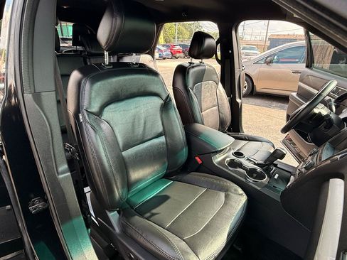 Used 2017 Ford Explorer XLT w/ Equipment Group 202A FWD image 15