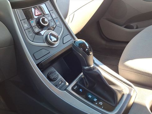 Used 2015 Hyundai Elantra SE image 15