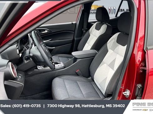Used 2024 Chevrolet Trax RS w/ Driver Confidence Package image 18