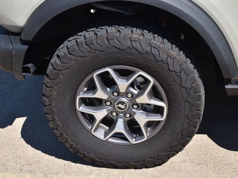 Used 2025 Ford Bronco Badlands image 10