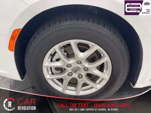 Used 2022 Chrysler Pacifica Touring-L image 50