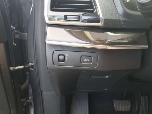 Used 2018 Volvo XC90 T6 Momentum w/ Convenience Package image 23