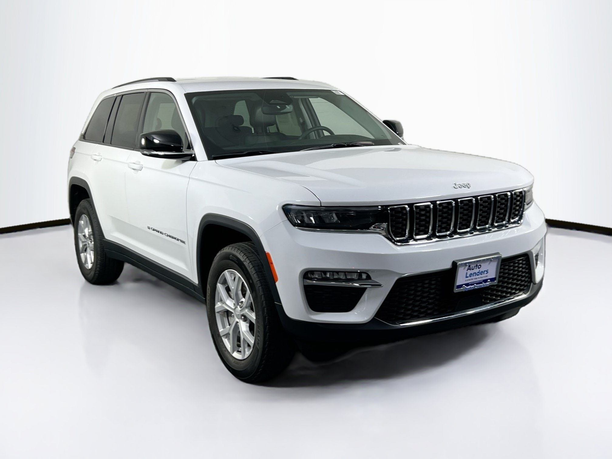 Used 2023 Jeep Grand Cherokee Limited AWD/4WD image 3