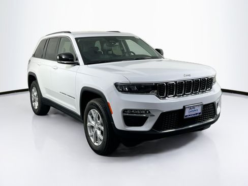 Used 2023 Jeep Grand Cherokee Limited AWD/4WD image 3