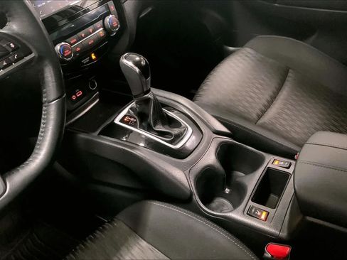 Used 2018 Nissan Rogue SV w/ Premium Package image 15