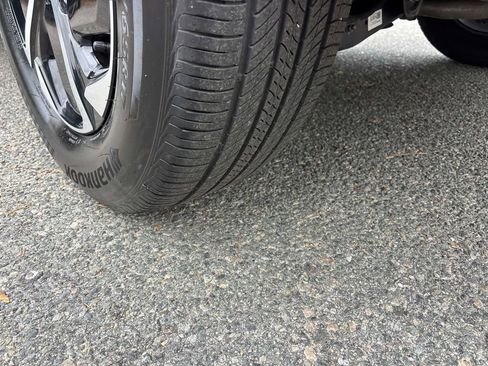 Used 2024 Kia Sportage LX image 9